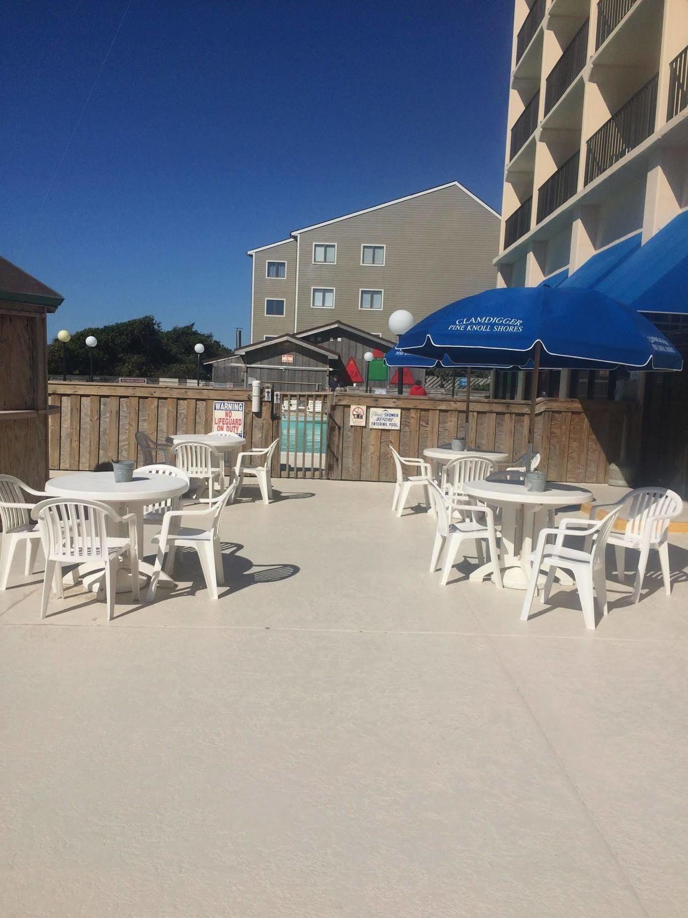 Crystal Coast Oceanfront Hotel Pine Knoll Shores Exterior photo